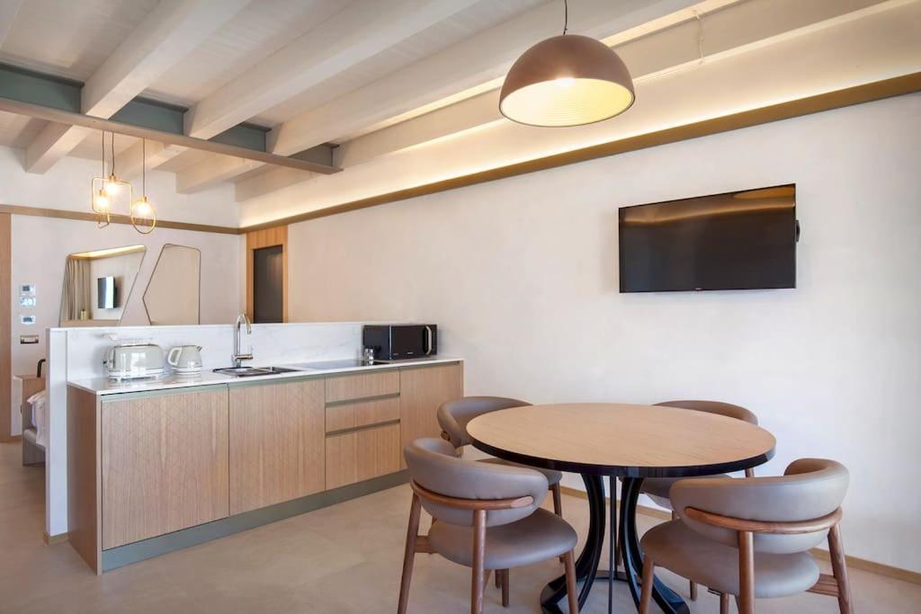 Villa Divina - Apt Prima Con Piscina E Vista Lago カステッレット・ディ・ブレンゾーネ エクステリア 写真
