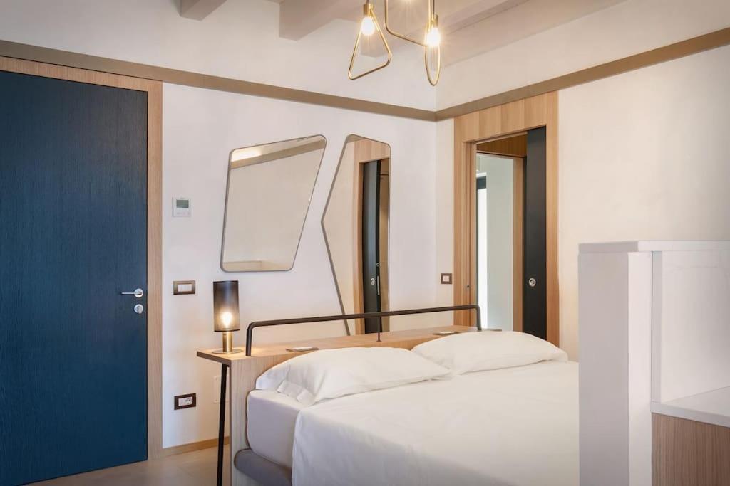Villa Divina - Apt Prima Con Piscina E Vista Lago カステッレット・ディ・ブレンゾーネ エクステリア 写真